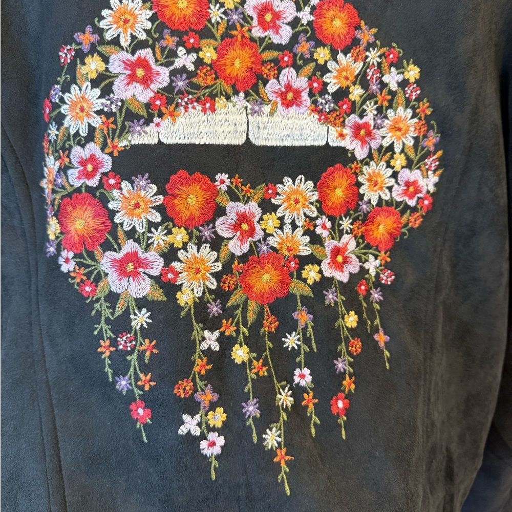 Savanna Jane Faux‎ Suede Moto Jacket Black w/ Embroidered Floral Lips NWOT Large - Picture 4 of 8